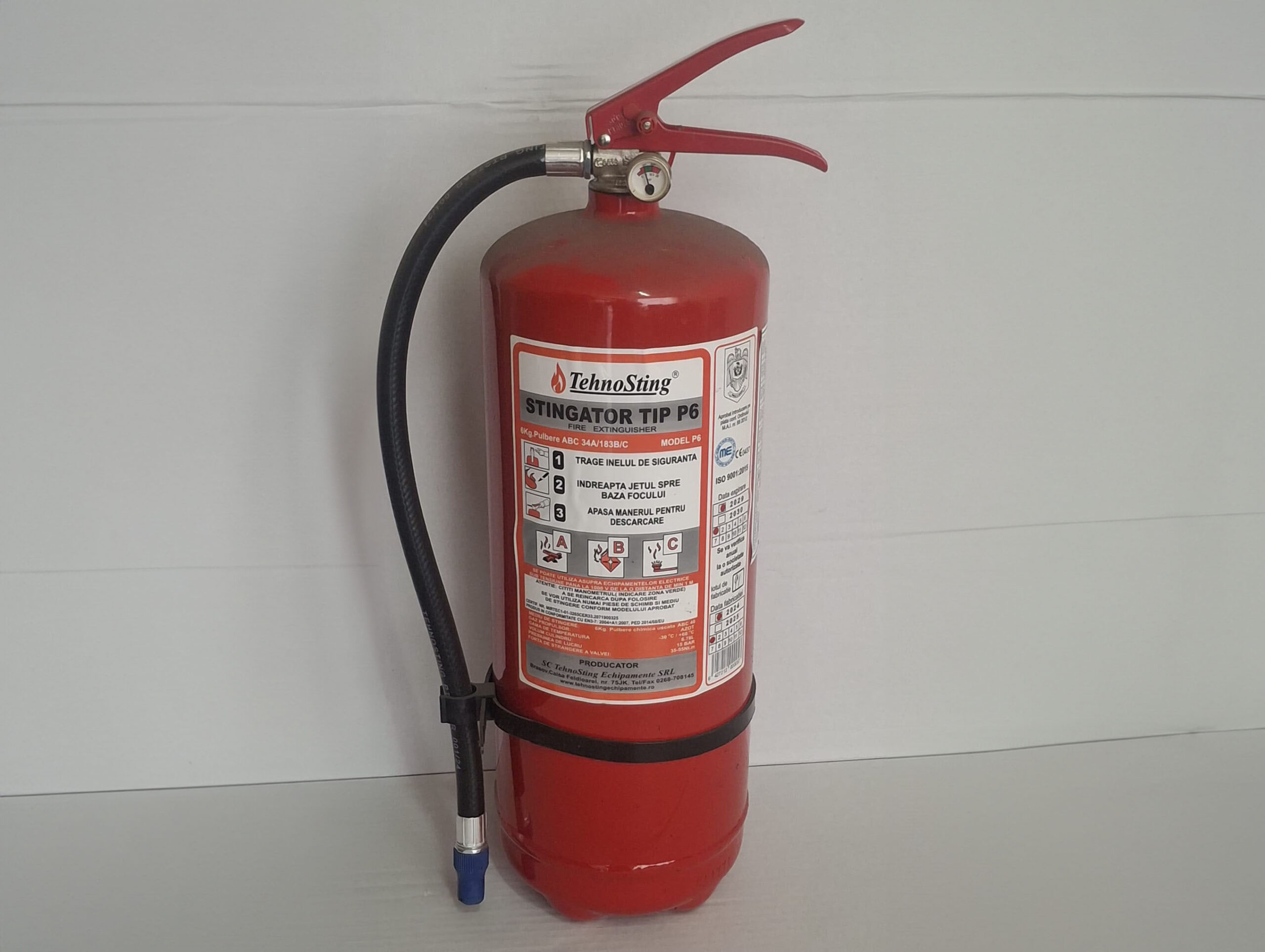 Stingător cu pulbere tip P6